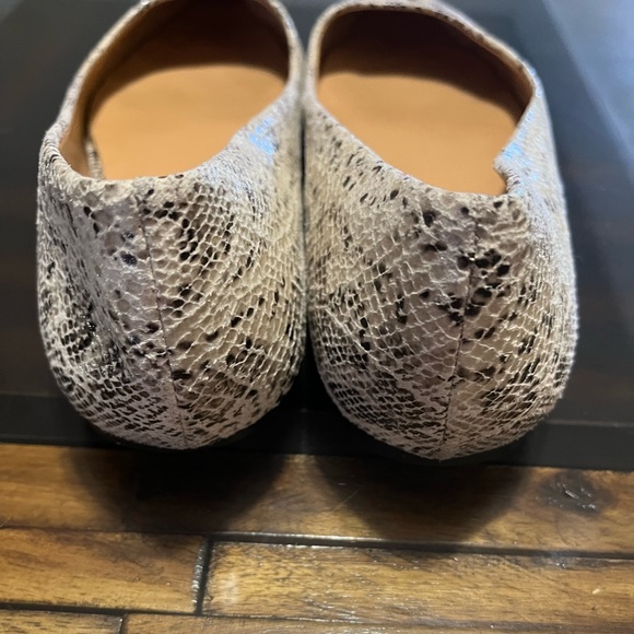 Ann Taylor Loft Aubrey Snake Print Pointed Toe Flats Size 10 - Picture 8 of 10